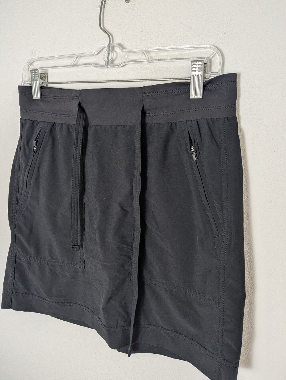 Athleta Women's Size 6 Black Chelsea Cargo Mino Skort Activewear Preppy